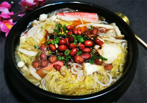 食林外傳砂鍋米線加盟