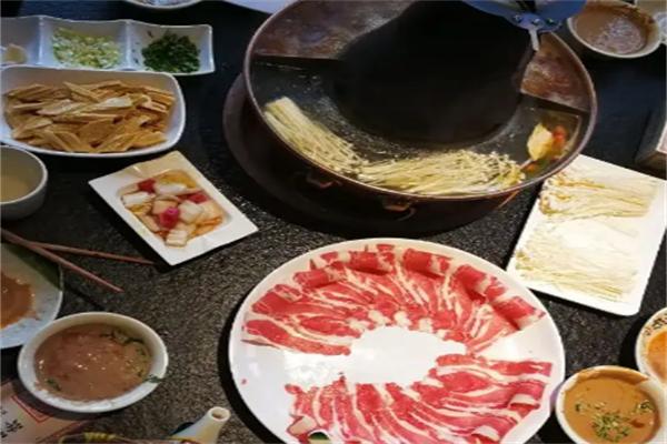玲瓏居老涮羊肉火鍋店加盟