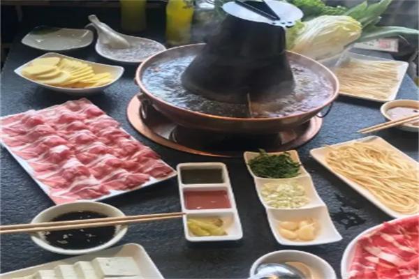 玲瓏居老涮羊肉火鍋店加盟