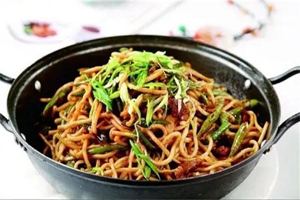 燜生發(fā)財鐵鍋燜面加盟