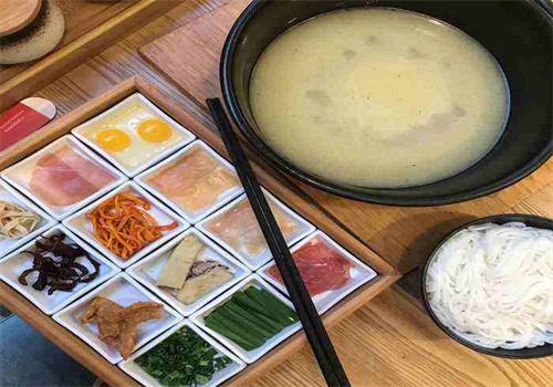 云香源過(guò)橋米線加盟