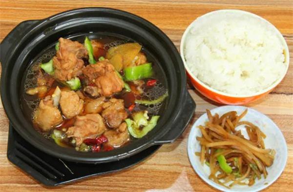 溢品香黃燜雞米飯