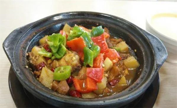 溢品香黃燜雞米飯