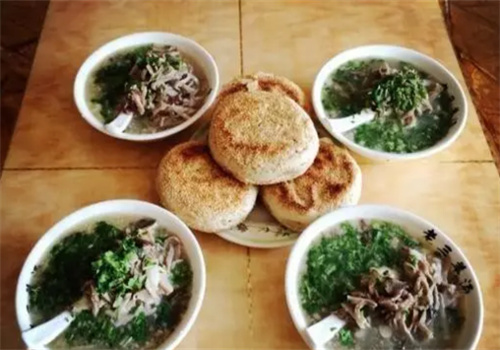 班記燒餅特色羊湯加盟