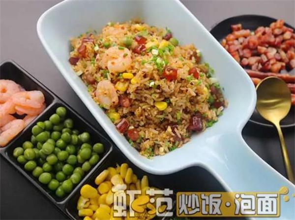 蝦范炒飯泡面