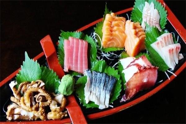 初見(jiàn)初雪料理加盟