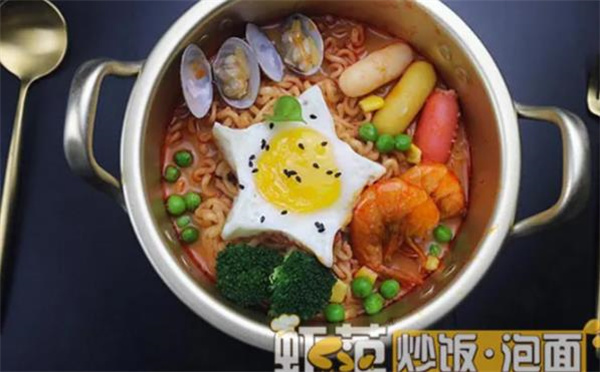 蝦范炒飯泡面