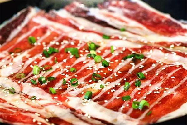 盛辛巴東北炭火烤肉加盟