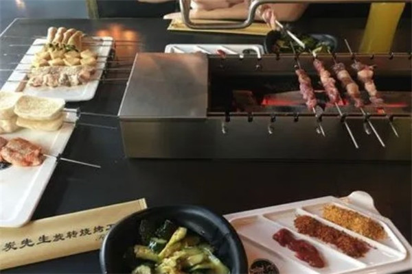炭先生旋轉燒烤工加盟