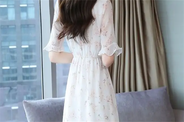 王美虹服裝