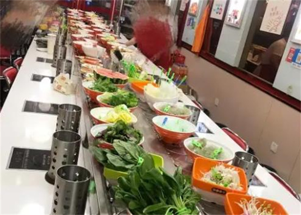 串悅湘旋轉(zhuǎn)串串火鍋