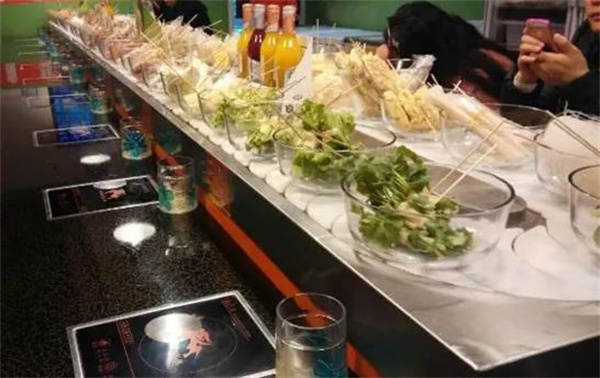 鍋堂主旋轉(zhuǎn)小火鍋