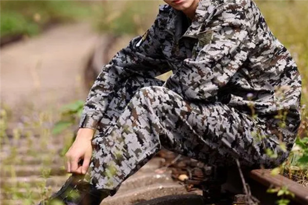 戰(zhàn)神休閑服加盟