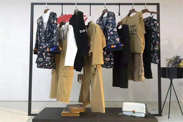 沒完沒了女裝