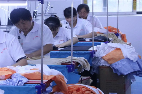 辛集市皮革商業(yè)城鑫華制衣廠加盟