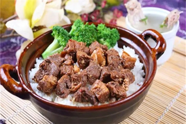 勝香煲仔飯加盟
