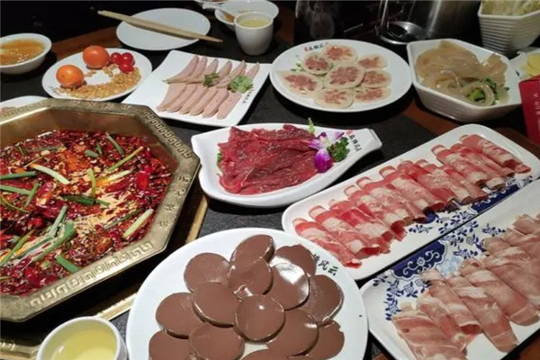 麻辣風云老火鍋加盟