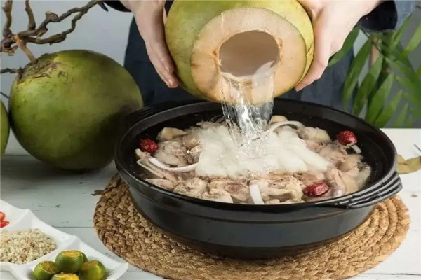 南國風(fēng)情椰子雞加盟