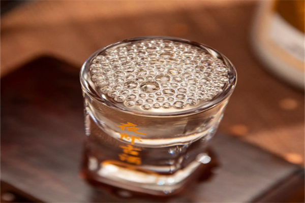 藍(lán)白戰(zhàn)白酒加盟