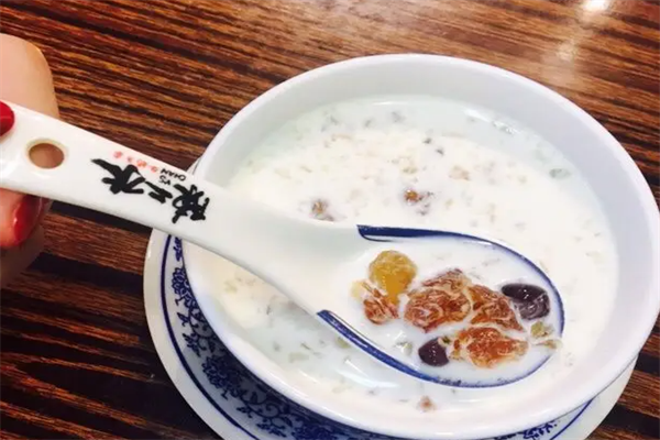 陳二水牛奶加盟