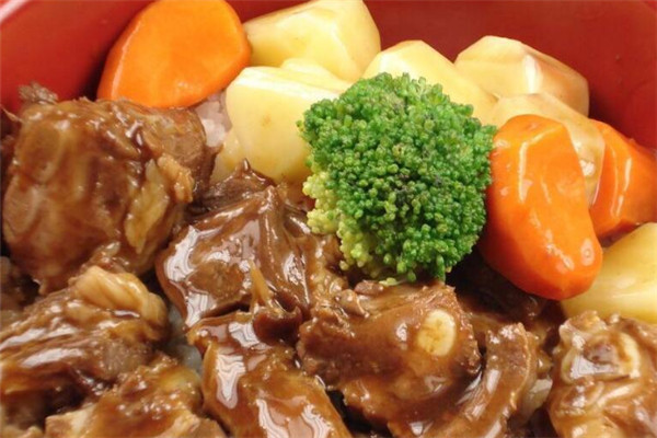 新嘗熱骨匠骨頭排骨飯加盟