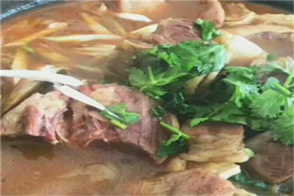 何家鮮羊肉粉加盟