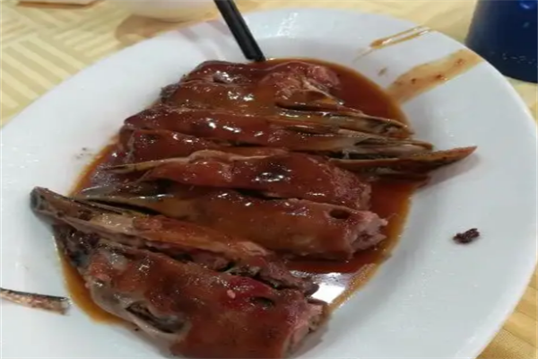 麗柏國(guó)際酒湯廚一品加盟