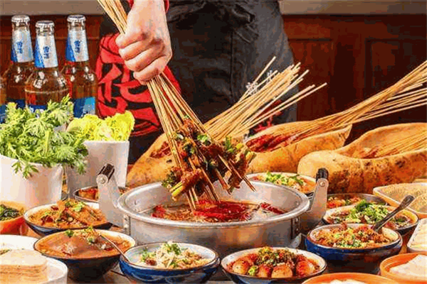 愛辣屋砂鍋串串香加盟