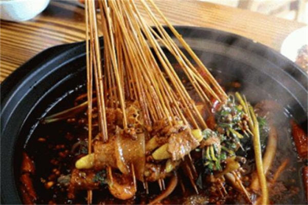 愛辣屋砂鍋串串香加盟