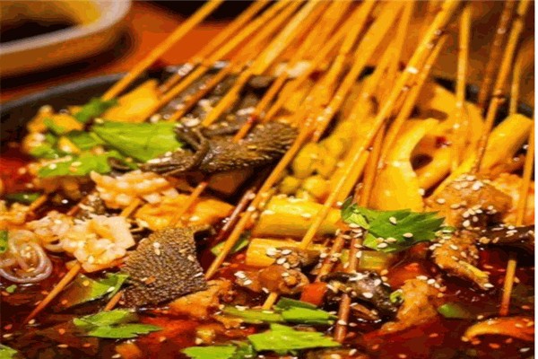 戰(zhàn)神巴哥串串香加盟