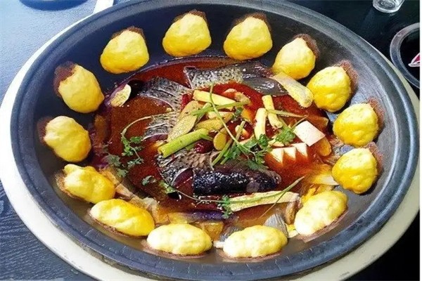 蛙小丫鐵鍋燉魚加盟
