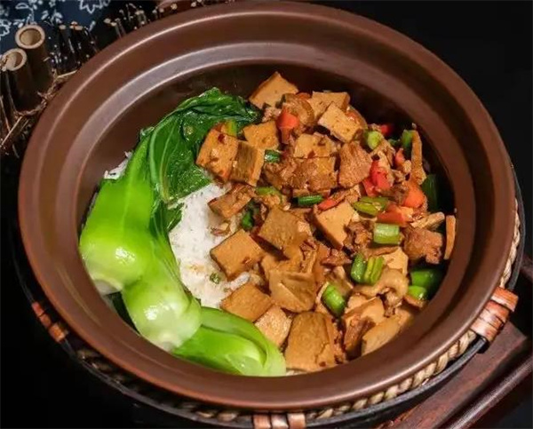 紫砂煲拌飯