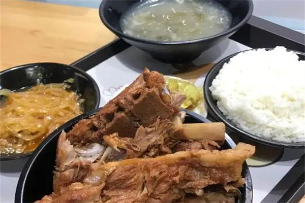 槌牛釃骨頭飯加盟
