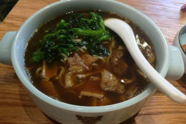 阿平牛雜費是多少?