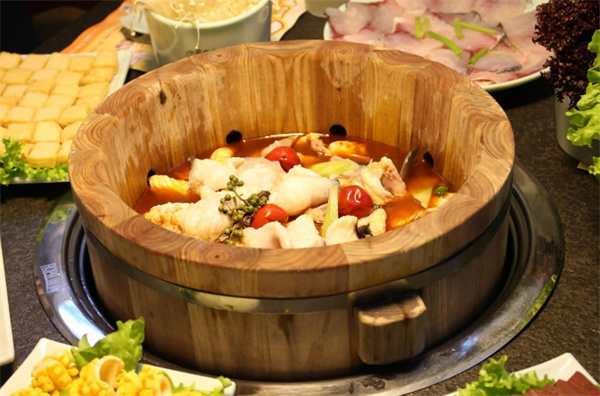 獨(dú)一風(fēng)木桶噴泉火鍋