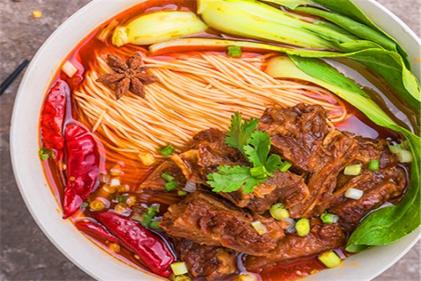 冒煙辣網(wǎng)紅牛肉面