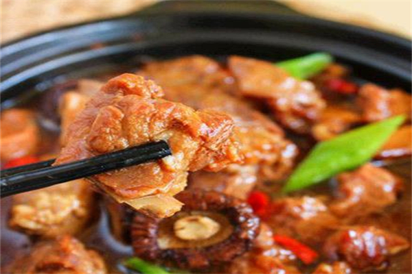 六味居黃燜雞米飯加盟