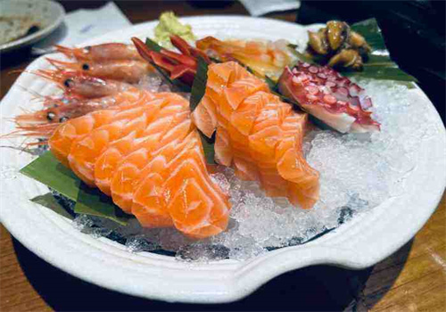 和創(chuàng)忠日本料理鐵板燒加盟