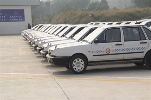郟師傅學(xué)車加盟