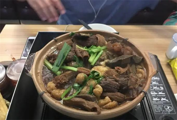 九記牛雜煲