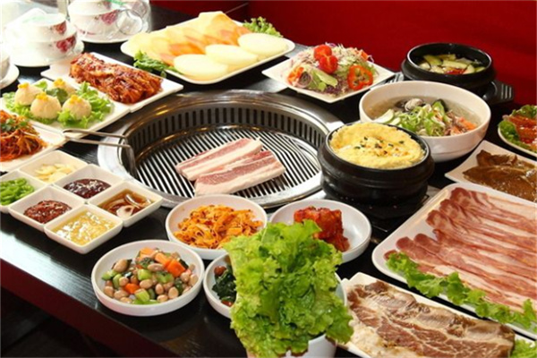 口中串自助火鍋烤肉加盟