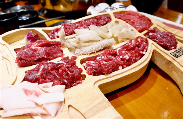 越來越牛牛肉火鍋