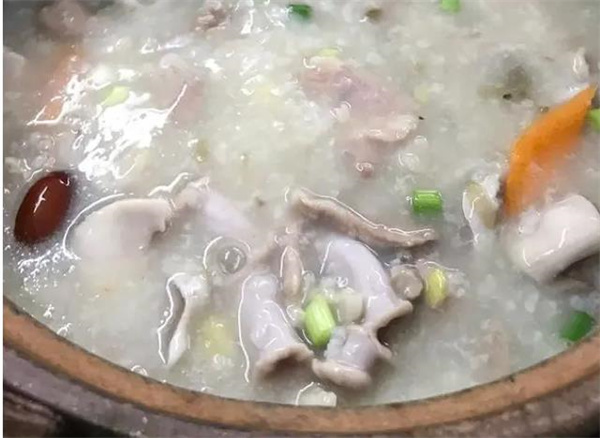 春記豬雜粥