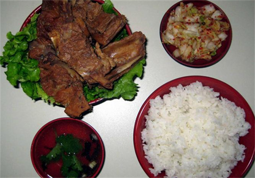 回味坊排骨米飯加盟