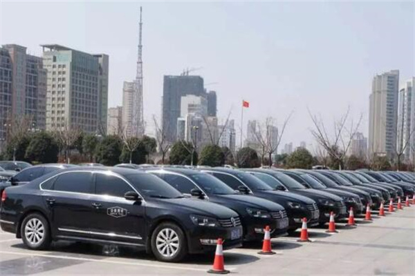 亮點(diǎn)汽車(chē)租賃加盟