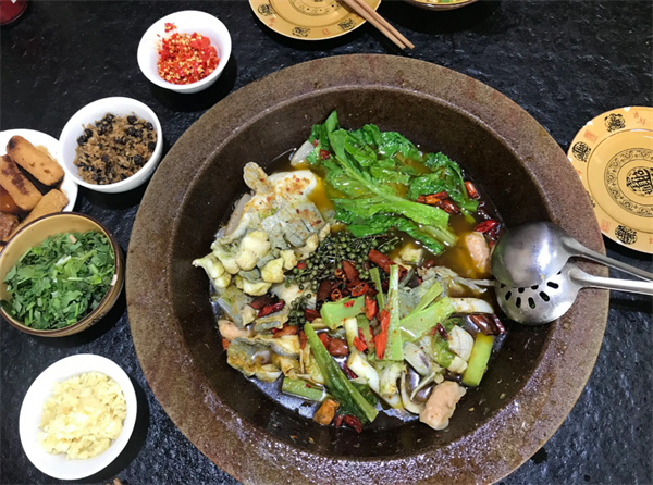 妙廚老爹泉水蒸汽石鍋魚(yú)