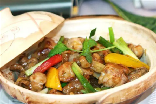 鹿角記廣式煲仔飯