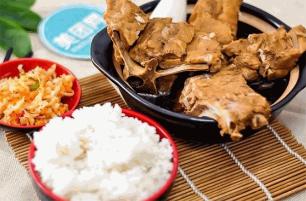 排骨米飯大概需要多少錢？
