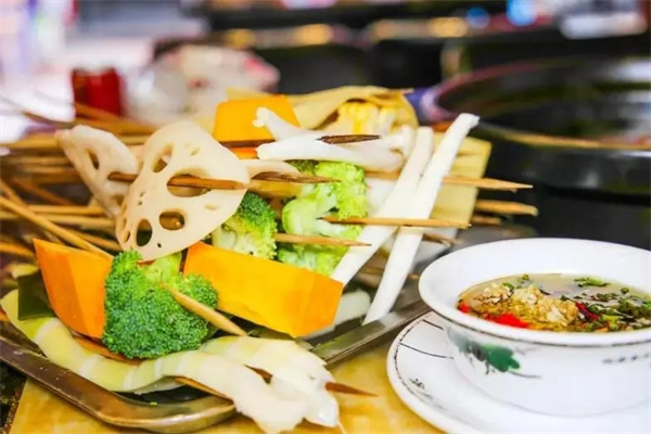 愛十里串串香加盟