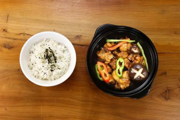 怪老一黃燜雞米飯
